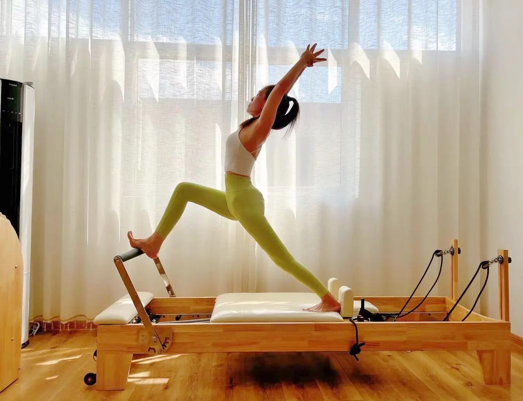 Apa bedane antarane Pilates lan Yoga?